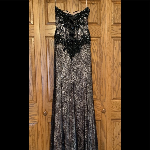 MORI LEE FORMAL GOWN - Picture 2 of 16